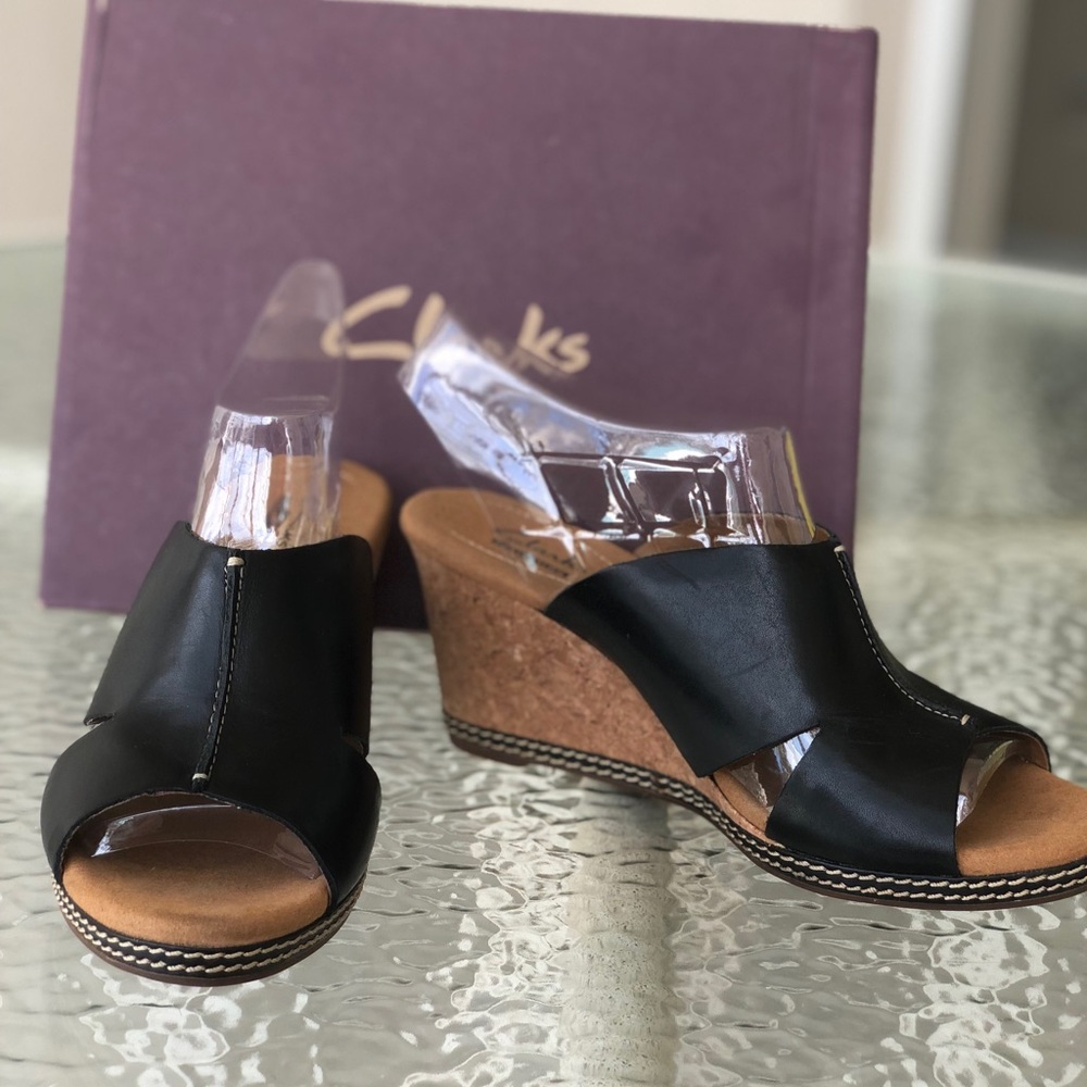 Black Clark’s Wedges